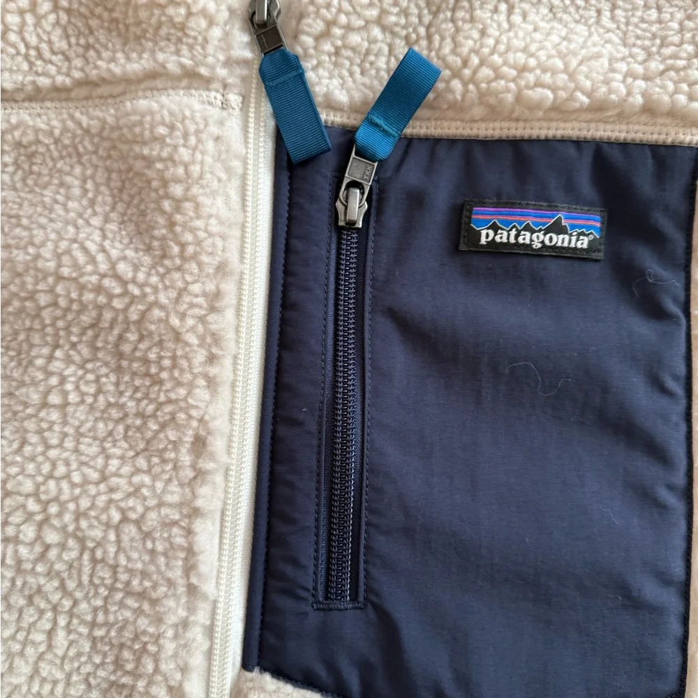 Patagonia Cream and Navy Fleece Vest - Picture 2 of 5